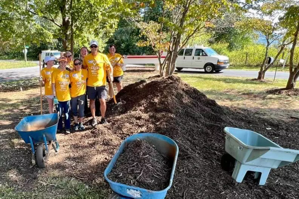 Day of Caring volunteers