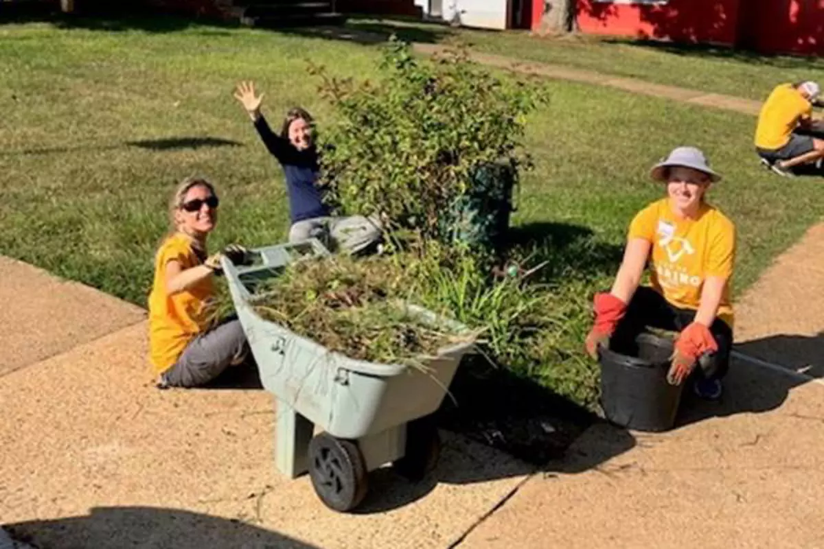 Day of Caring volunteers